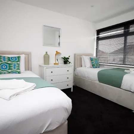 Birchdale - Contractor, Staycation House