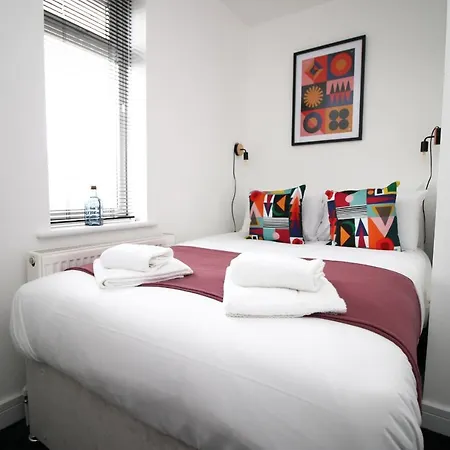 Birchdale - Contractor, Staycation House *