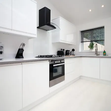 Birchdale - Contractor, Staycation House בית נופש