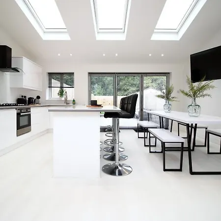 Birchdale - Contractor, Staycation House