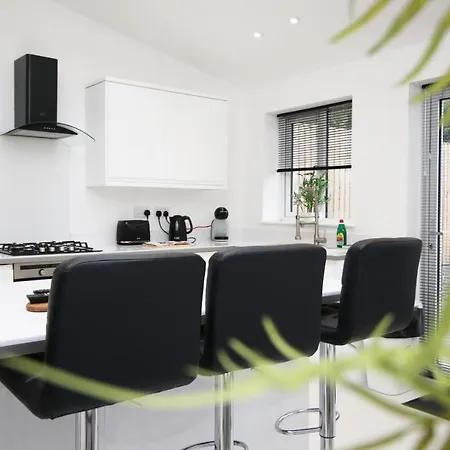 Birchdale - Contractor, Staycation House בית נופש *