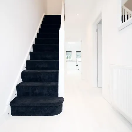 בית נופש Birchdale - Contractor, Staycation House *
