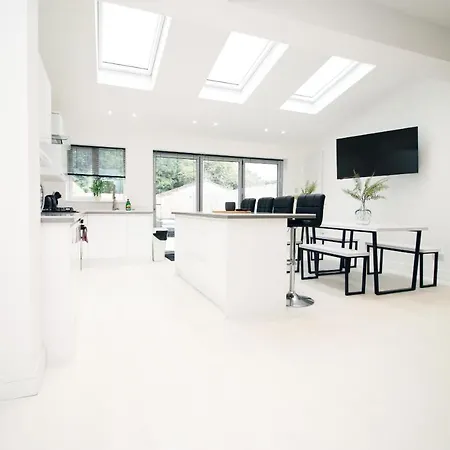 Birchdale - Contractor, Staycation House