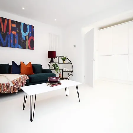 Birchdale - Contractor, Staycation House *